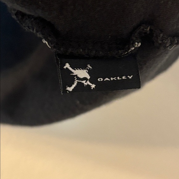 Oakley Gray Tee with Statue of Liberty Graphic - Picture 4 of 5